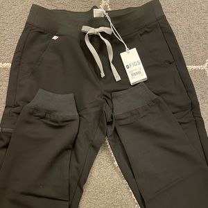 Figs Core Scrub top and Jogger pants